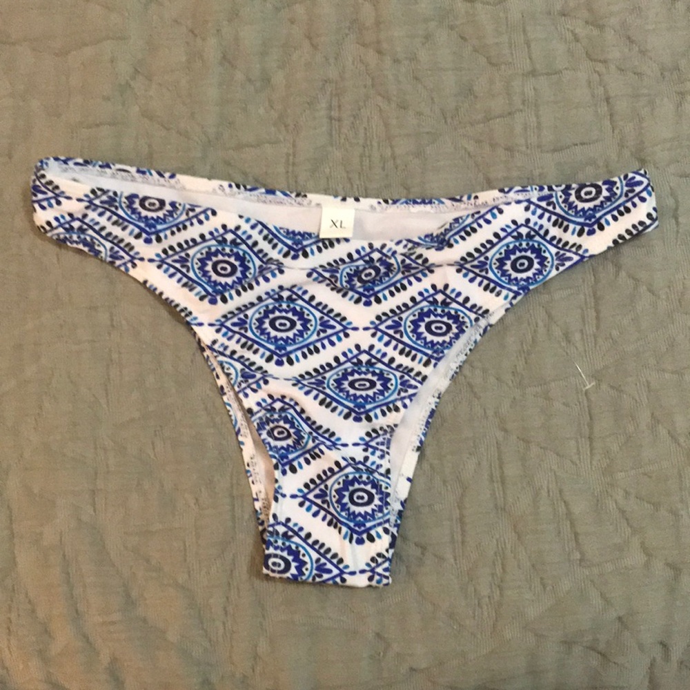 Bikini - Picture 2 of 5